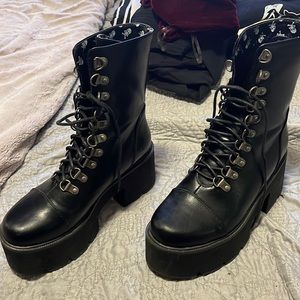 Lamoda black platform lace up boots sz 6